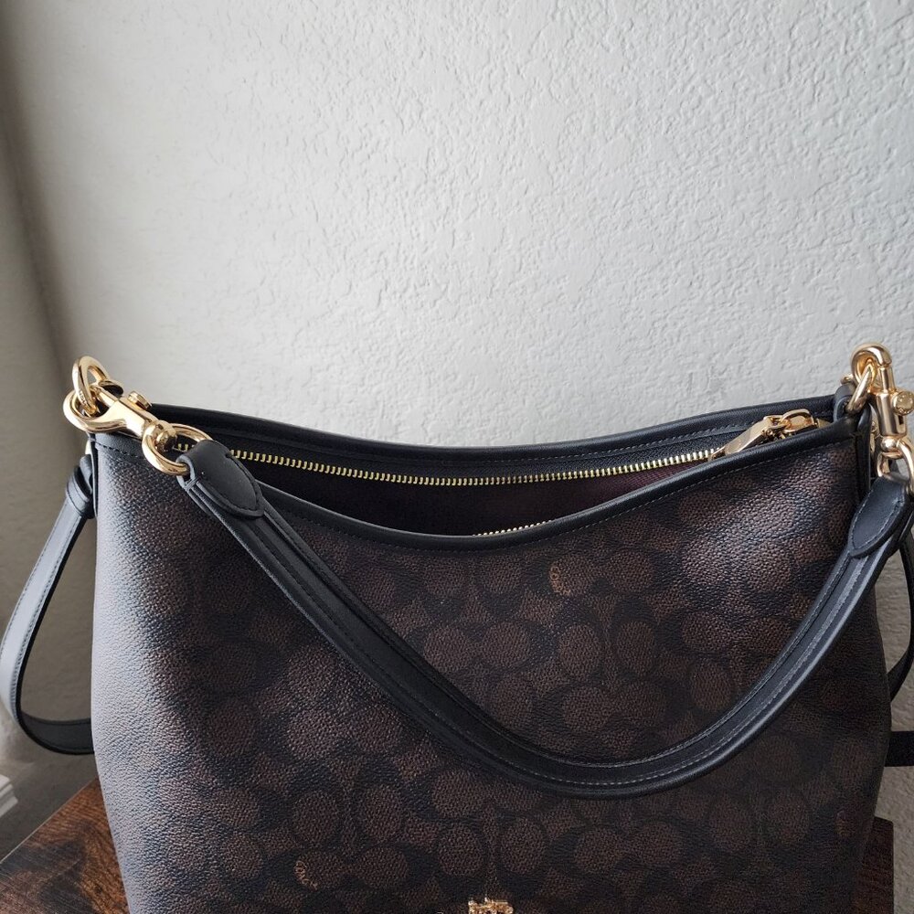 Laurel Shoulder Bag In Signature Canvas - Picture 8 of 8